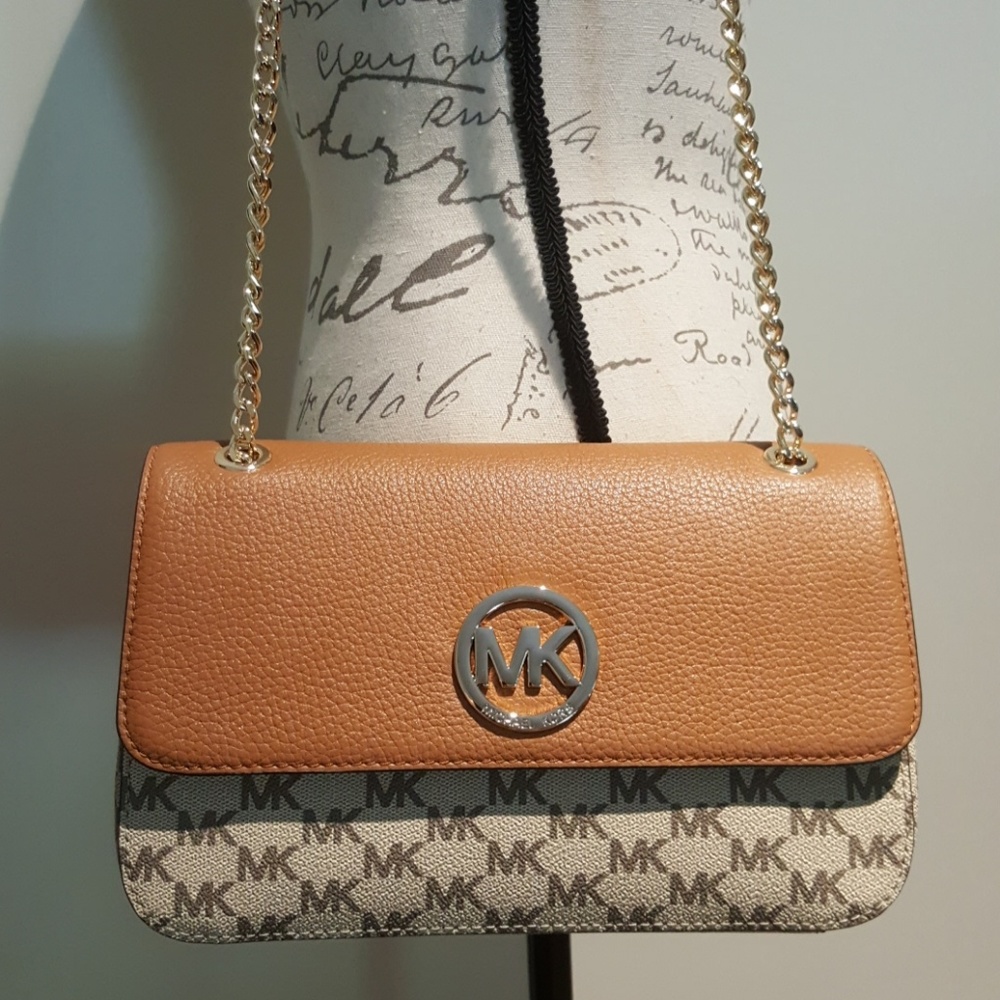 NWT Michael Kors shoulder bag😍